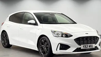 Used Ford Focus ST-Line 120 HP (88 kW) 2021 Frozen white Hatchback