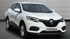 White Used 2019 Renault Kadjar Play SUV | £11,990 (Fair price)