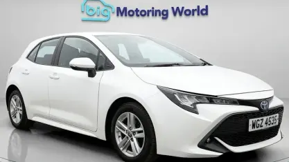 Used Toyota Corolla 122 HP (89 kW) 2022 White Hatchback