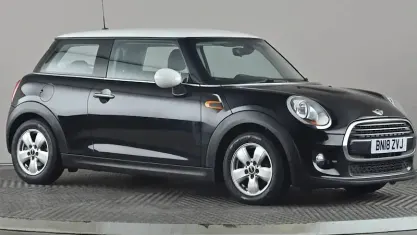 Begagnad Mini Cooper Hatch 136 HK (100 kW) 2017 Svart Halvkombi