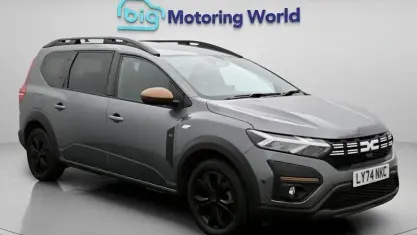 Used Dacia Jogger Extreme 141 HP (103 kW) 2024 Grey MPV