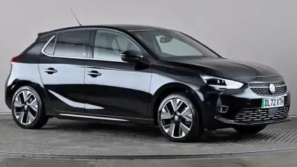 Usado Vauxhall Corsa-e Ultimate 100 kW (136 HP) 2023 Preto Citadino