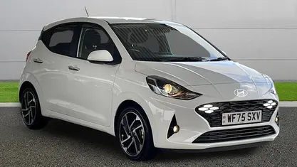 White Used 2025 Hyundai i10 Premium Hatchback | £16,999 (Fair price)