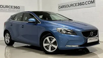 Used Volvo V40 SE 152 HP (111 kW) 2016 Blue Hatchback
