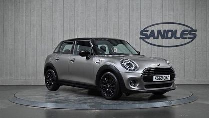 Używany Mini Cooper Classic 136 KM (100 kW) 2019 Srebrny Hatchback