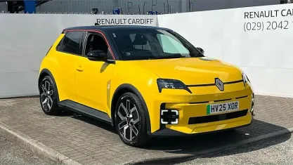 Used Renault 5 E-Tech Komfort 110 kW (150 HP) 2025 Hatchback
