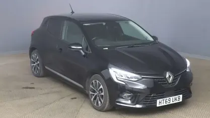 Used Renault Clio Iconic 86 HP (63 kW) 2020 Black Hatchback