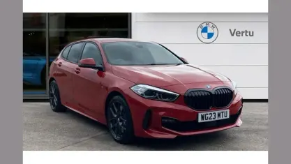Usado BMW 118 M Sport 136 HP (100 kW) 2023 Vermelho Citadino