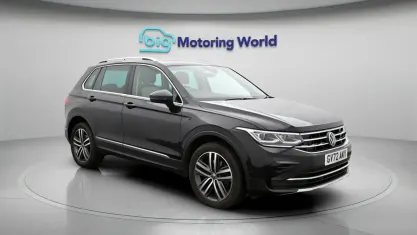 Second-hand VW Tiguan Elegance 245 CP (180 kW) 2022 Negru SUV