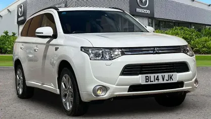 Used Mitsubishi Outlander P-HEV 121 HP (88 kW) 2014 White SUV