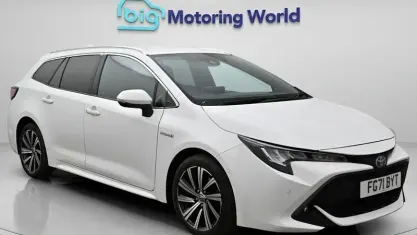 Begagnad Toyota Corolla Design 184 HK (135 kW) 2021 Vit Kombi