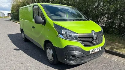 Used Renault Trafic Business 114 HP (83 kW) 2015 Green MPV