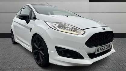 White Used 2016 Ford Fiesta Zetec Hatchback | £4,495 (Fair price)
