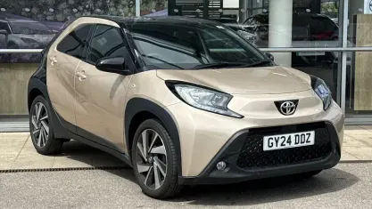 Used Toyota Aygo X 72 HP (52 kW) 2024 Beige SUV
