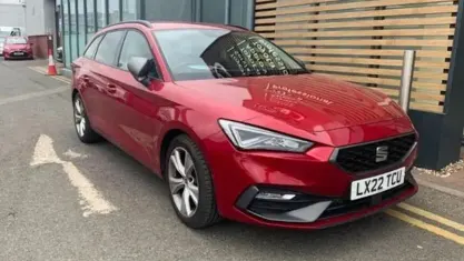 Begagnad Seat Leon FR 150 HK (110 kW) 2022 Röd Kombi