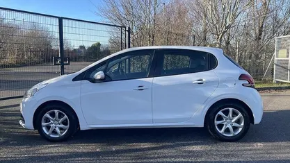 Used 2016 Peugeot 208 Active Hatchback | £5,250 (Fair price)