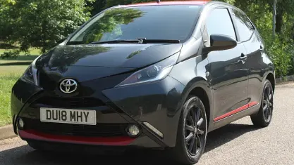 Used Toyota Aygo x-press 69 HP (50 kW) 2018 Grey Hatchback