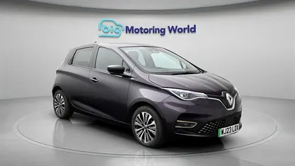 Used Renault Zoe Techno 100 kW (136 HP) 2023 Mauve/purple Hatchback