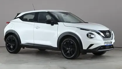 Używany Nissan Juke Acenta 114 KM (83 kW) 2023 Biały SUV