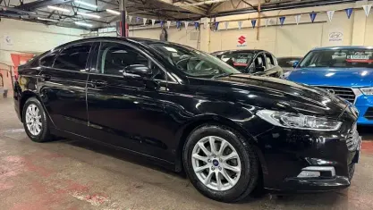 Begagnad Ford Mondeo Zetec 120 HK (88 kW) 2017 Svart Halvkombi