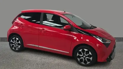 Used Toyota Aygo X-plore 69 HP (50 kW) 2018 Red Hatchback