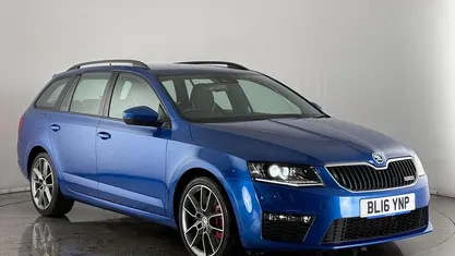 Used Skoda Octavia vRS 220 HP (161 kW) 2016 Blue Estate