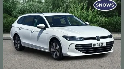 Used VW Passat Life 150 HP (110 kW) 2024 White Estate