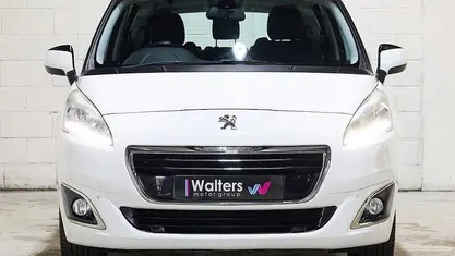 Used Peugeot 5008 Active 120 HP (88 kW) 2016 Estate