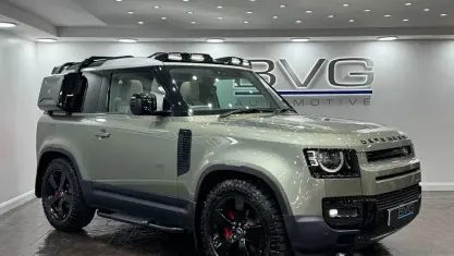 Begagnad Land Rover Defender First Edition 250 HK (183 kW) 2021 Grön SUV