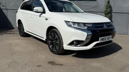 Used Mitsubishi Outlander P-HEV 203 HP (149 kW) 2015 White SUV