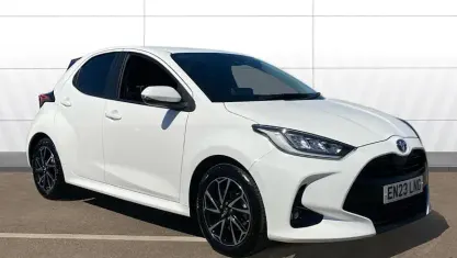 Used Toyota Yaris Design 116 HP (85 kW) 2023 White Hatchback