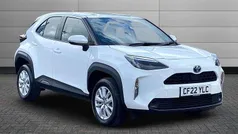 Pure white Used 2022 Toyota Yaris Hybrid SUV | £17,995 (Good price)