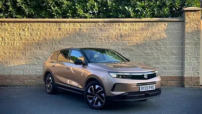 Begagnad Vauxhall Grandland X Ultimate 136 HK (100 kW) 2025 Gul SUV