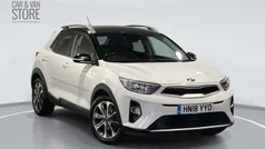 White Used 2018 Kia Stonic First Edition SUV | £8,899 (Fair price)