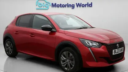 Second-hand Peugeot e-208 Allure+ 100 kW (136 CP) 2023 Hatchback