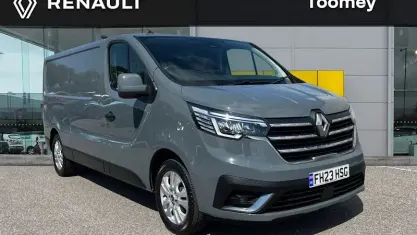 Used Renault Trafic 150 HP (110 kW) 2023 Grey MPV