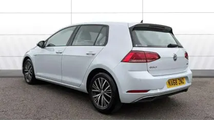Used VW Golf VII SE 131 HP (96 kW) 2018 Silver Hatchback