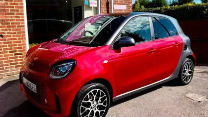 Used Smart ForFour Electric Drive Exclusive 60 kW (82 HP) 2022 Red Hatchback