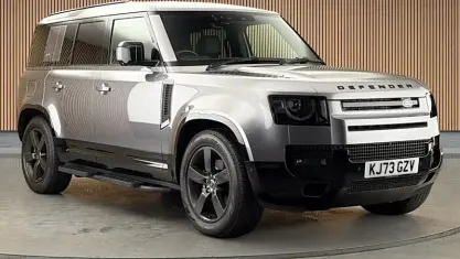 Used Land Rover Defender SE Dynamic 250 HP (183 kW) 2024 Eiger grey SUV