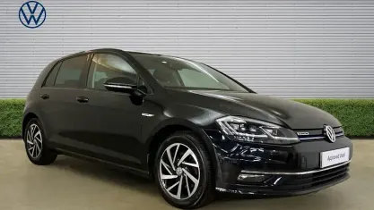 Begagnad VW Golf VIII Edition 131 HK (96 kW) 2020 Svart Halvkombi