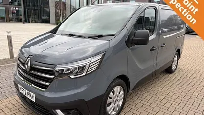 Grey Used 2022 Renault Trafic MPV | £17,990 (Fair price)