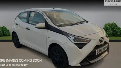Used Toyota Aygo X-play 72 HP (52 kW) 2020 Hatchback
