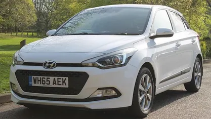 Used Hyundai i20 Premium 101 HP (74 kW) 2016 White Hatchback