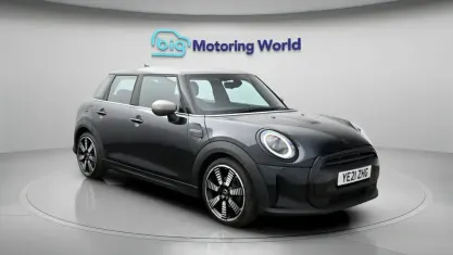 Usado Mini Cooper Exclusive 136 CV (100 kW) 2021 Azul Utilitario