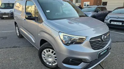New Vauxhall Combo 100 kW (136 HP) 2025 Grey MPV