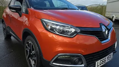Used Renault Captur Dynamique 90 HP (66 kW) 2016 Orange/black SUV