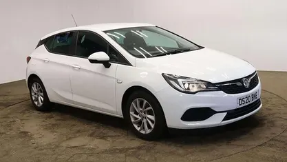 Used Vauxhall Astra 110 HP (80 kW) 2020 White Hatchback