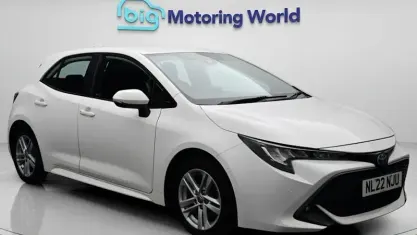 Used Toyota Corolla 122 HP (89 kW) 2022 White Hatchback