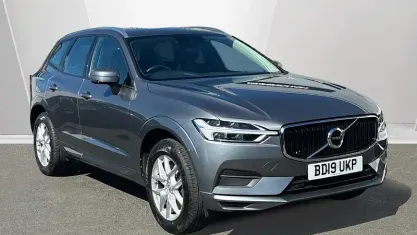 Usado Volvo XC60 Momentum 250 HP (183 kW) 2019 Cinzento SUV