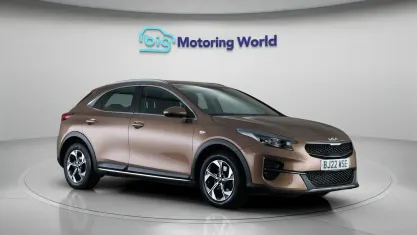 Usado Kia XCeed 120 CV (88 kW) 2022 Marrón SUV